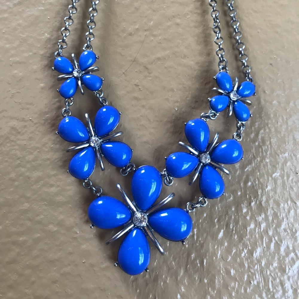 Cute blue flowers necklace